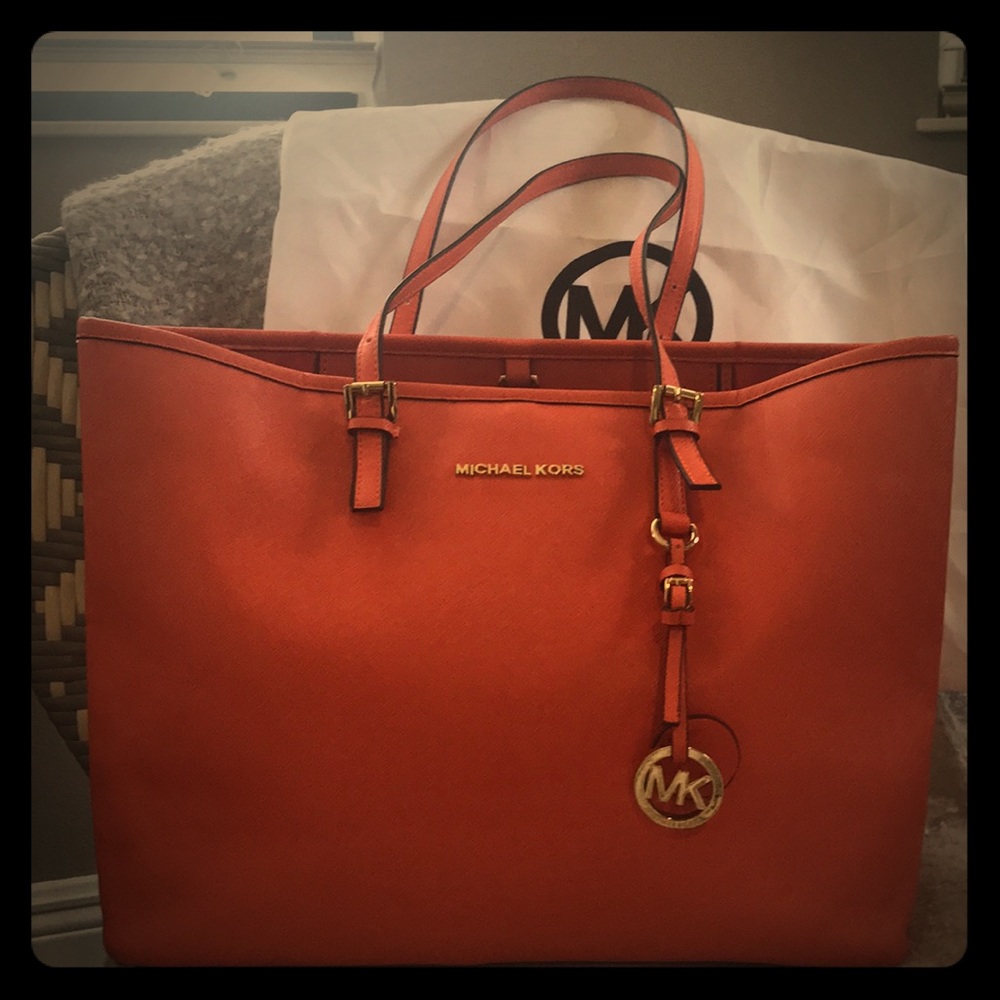 Large orange tote perfect for Fall 🎃 🍁
